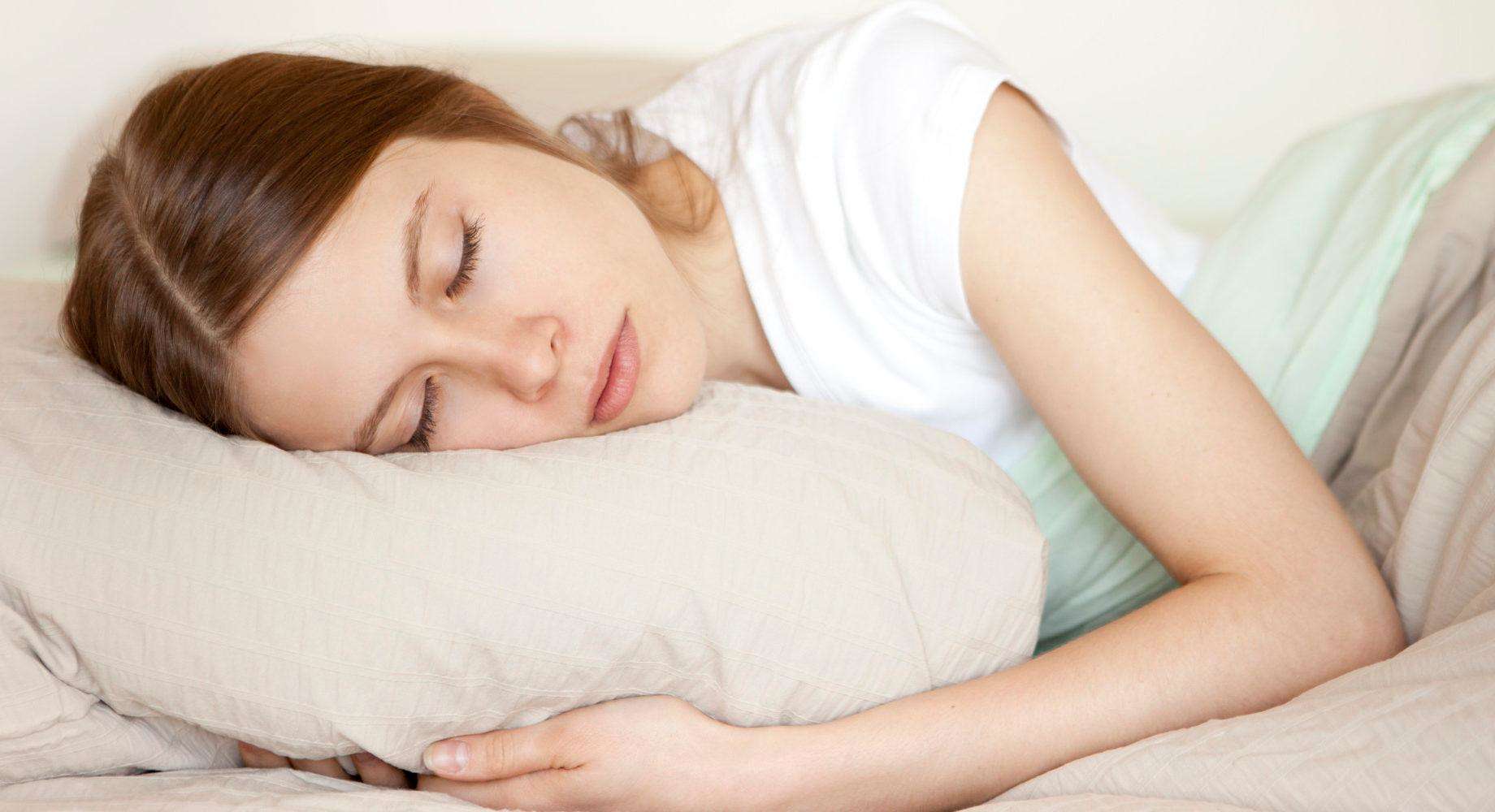 जानिए गहरी नींद का जवानी से क्या संबंध है