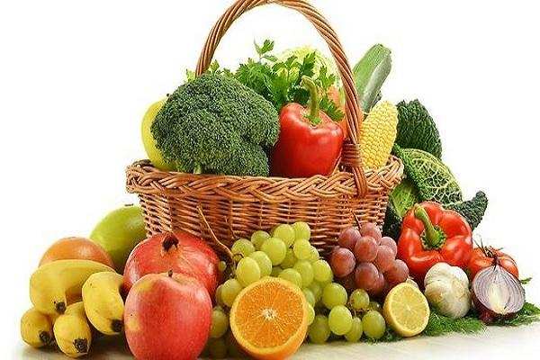 हफ्तेभर में वजन घटाने के लिए रोजाना खाएं ये रसीले फल और सब्जियां, जानें इनके फायदे