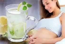 गर्भावस्था के दौरान पानी का रखें खास ध्यान, जानिए क्या है फायदे