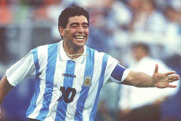 Diego Maradona Passes Away: फुटबॉलर डिएगो माराडोना के निधन से बॉलीवुड में शोक की लहर