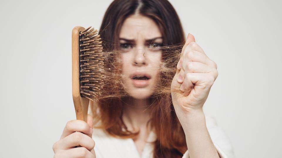डिलिवरी के बाद बालों का गिरना नहीं है कोई बड़ी परेशानी की वजह 
