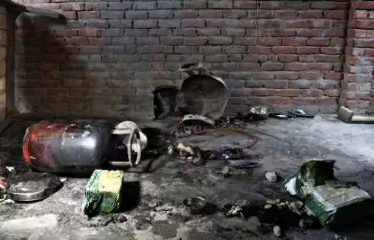 Telangana में गैस सिलेंडर फटा, दो लोगों की मौत, पुलिस जांच शुरू !