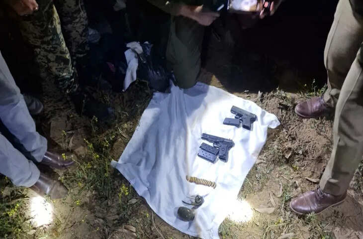 जम्मूः पाकिस्तान से भेजे गए ड्रोन ने सांबा में गिराए गोला-बारूद, BSF ने किया जब्त