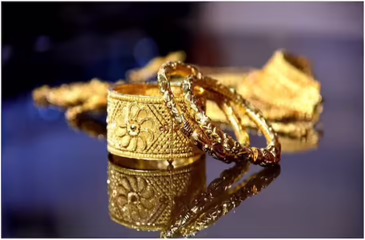 Gold Silver Price Today: गोल्ड में लगातार दूसरे दिन गिरावट, तीन दिन बाद चांदी भी हुई सस्ती, जानें आपके शहर के ताजा भाव