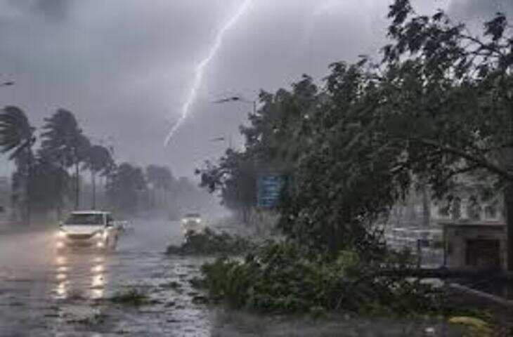 भीषण गर्मी के बीच यूपी में मौसम ने ली करवट, आंधी-बारिश से राहत; उन्नाव में पेड़ गिरने से बुजुर्ग की मौत