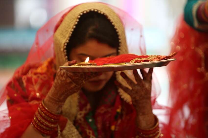 karwa chauth vrat 2024 date shubh muhurta and significance