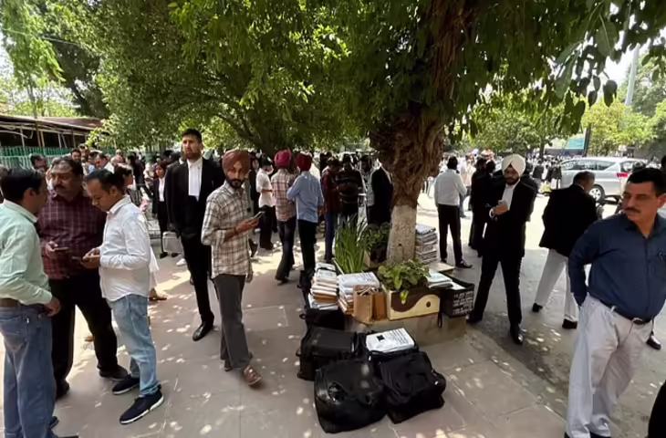 चीफ जस्टिस के पास आई ईमेल, दो बजे तक अदालत को करवाया गया खाली