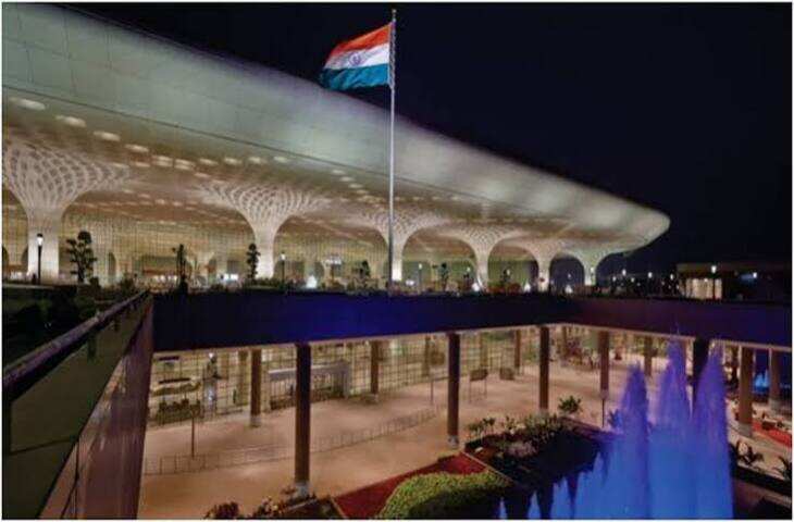 मुंबई एयरपोर्ट पर टला बड़ा विमान हादसा, वीडियो में जाने एक ही रनवे पर आमने-सामने आए एयर इंडिया और एयर इंडिया एक्सप्रेस के विमान