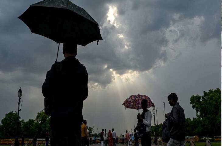&nbsp;Weather Update: दिल्ली-NCR में आज भी उमस करेगी परेशान, बादल छाए रहने के साथ हल्की बारिश के आसार
