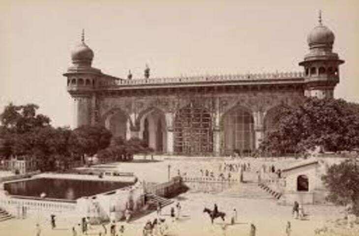 Hyderabad Masjid Mystery: मस्जिद में 32 शाही कब्रें, फिर भी यहां कैसे होती है नमाज? जानिए पूरा इतिहास