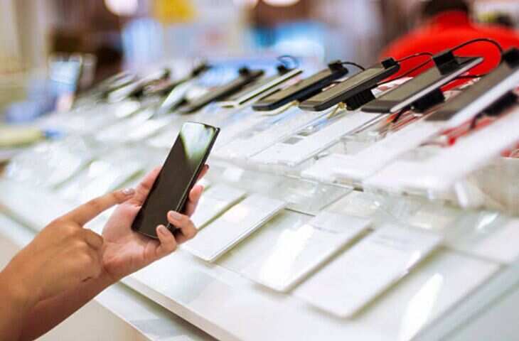 Smartphone Price Cut: सरकार का बड़ा फैसला मोबाइल पार्ट्स पर कस्टम ड्यूटी खत्म; क्या अब घटेंगे फोन के दाम?