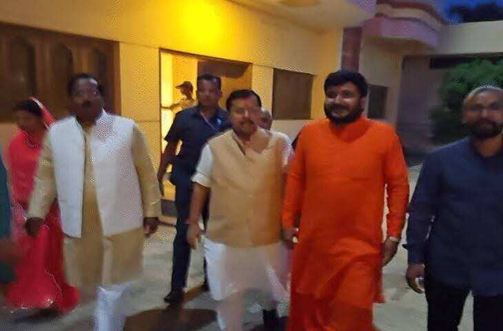 उज्जैन में दीपोत्सव से पहले संतों से मिले BJP अध्यक्ष नितिन नवीन, सिंहस्थ की तैयारियों और अखाड़ा परिषद पर चर्चा
