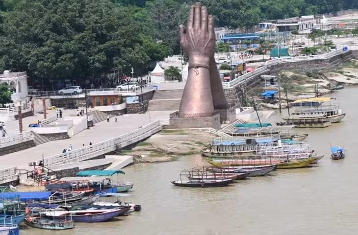वाराणसी में गंगा की नावों पर रोक, अब सिर्फ क्रूज चलेंगे; तेज हवाओं और लहरों के चलते प्रशासन का फैसला