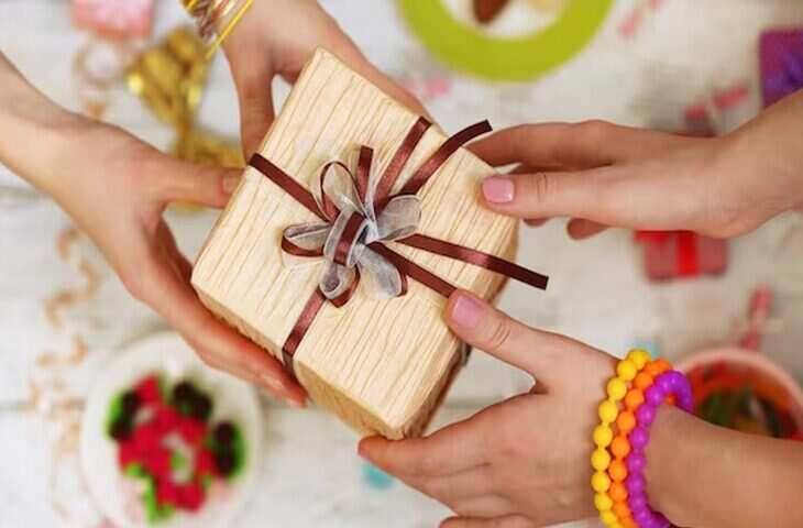 Bhai Dooj 2023 को कैसे बनायें खास&nbsp;भाई दूज पर बहन को गिफ्ट करें 2000 रुपये से काम कीमत वाला गिफ्ट&nbsp;