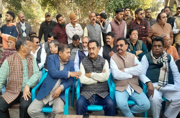 &lsquo;मुझे मत जगाओ, हमने चूड़ियां&hellip;&rsquo;, पुलिस से ऐसा क्यों बोले कांग्रेस विधायक? दे दिया अल्टीमेटम