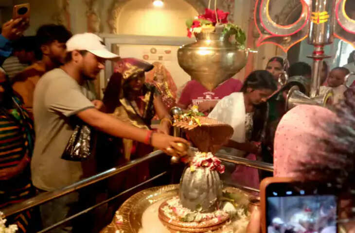 अयोध्या के 500 साल पुराने मंदिर में हर सोमवार उमड़ती है श्रद्धालुओं की भीड़, बगल में स्थापित है विश्व का सबसे बड़ा त्रिशूल