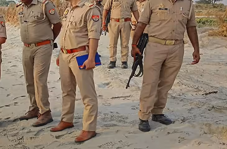 नोएडा में देर रात पुलिस और बदमाशों के बीच मुठभेड़, भागने की कोशिश में बाइक सवार दो युवकों पर चली गोली