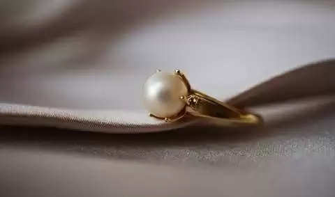 Fresh Water Pearl (Moti) 3.25 - 12.25 Ratti Certified Astrological Gem –  Arihant Gems & Jewels