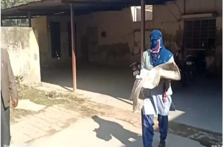  1 माह की बच्ची के दोनों हाथ खा गए कुत्ते, खाली प्लॉट में मिला नवजात का क्षत विक्षिप्त शव