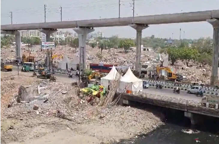 अलवर में अतिक्रमण पर बड़ी कार्रवाई, फुटेज में जाने रोड नंबर-2 पर बुलडोजर, दर्जनों अस्थाई दुकानें हटाईं