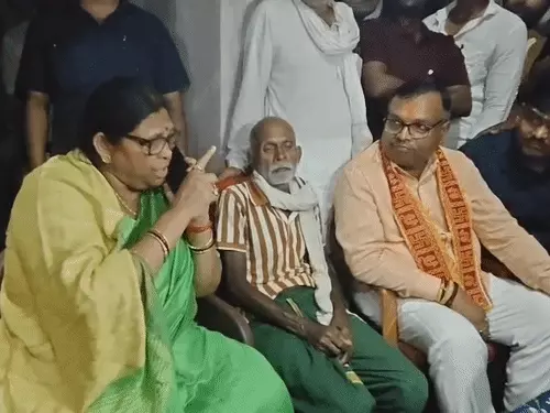 कौशांबी में प्रभारी मंत्री ने CO को लगाई फटकार, बोलीं- मारपीट के आरोपियों की गिरफ्तारी क्यों नहीं हुई?
