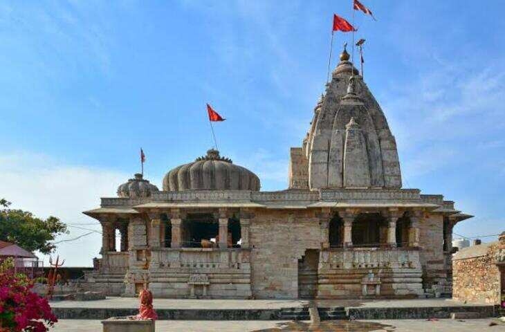 चित्तौड़गढ़ दुर्ग में चोरों का आतंक, एक्सक्लूसिव फुटेज में देंखे कालिका माता मंदिर के बाहर कई दुकानों के ताले टूटे; प्रसाद और गैस सिलेंडर चोरी
