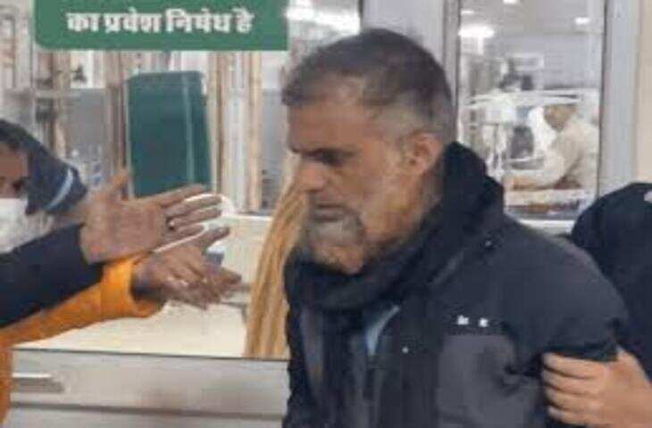 अजमेर जेएलएन हॉस्पिटल में बुजुर्ग ने इमरजेंसी में मचाया हंगामा, फुटेज में देखें महिला गार्ड पर भी उठाया हाथ