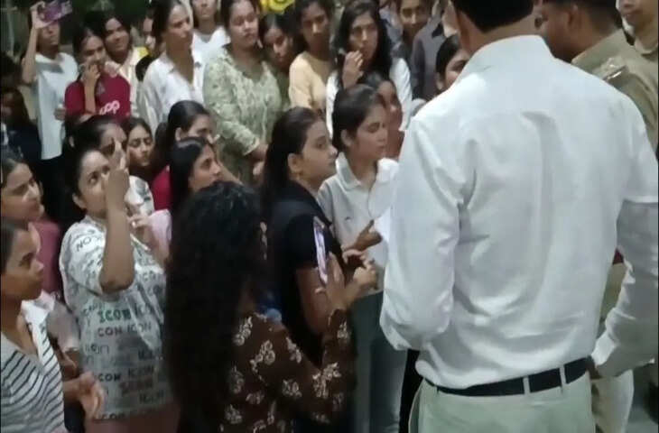 बांका इंजीनियरिंग कॉलेज के गर्ल्स हॉस्टल में हंगामा, छात्राओं का आरोप- निजी वीडियो बनाकर सोशल मीडिया पर करती है वायरल