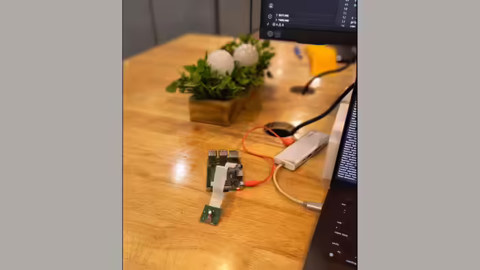 Boss को चकमा देकर ऑफिस में वेब सीरीज देखने के लिए बंदे ने किया जुगाड़, लोग बोले- आवश्यकता आविष्कार की जननी है