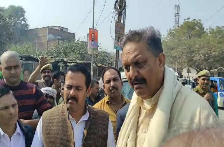 गाजीपुर में सांसद अफजाल अंसारी और पुलिस अधिकारियों के बीच नेशनल हाईवे पर तीखी नोकझोंक का वीडियो वायरल