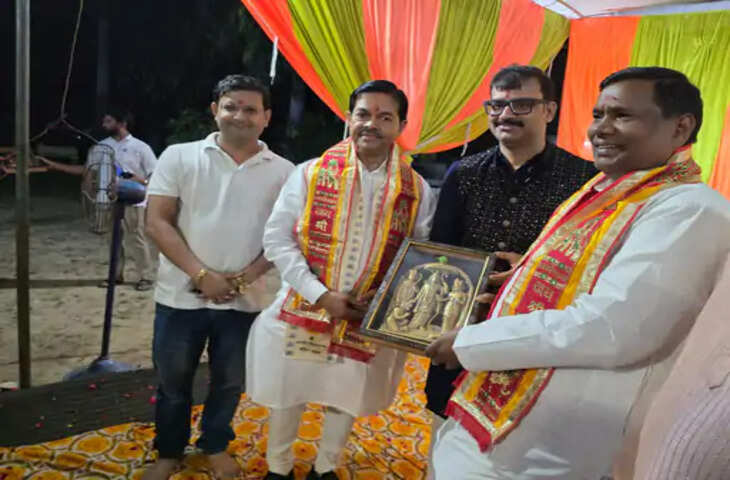 बदायूं में मां भगवती के जागरण में भजनों और डांडिया की धूम, राजमहल गार्डन में भक्तिमय हुआ माहौल