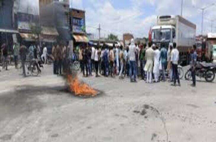 बारां-झालावाड़ मेगा हाईवे पर ग्रामीणों का जोरदार प्रदर्शन, टायर जलाकर जताया आक्रोश, नरेश मीणा की रिहाई की मांग