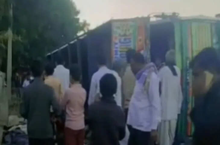 बाड़मेर से गुजरात जा रही ट्रक पलटा, युवक की मौत... 50 भेड़-बकरियों की गई जान