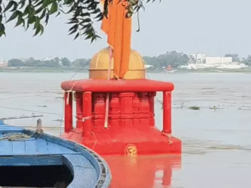 वाराणसी में बढ़ा गंगा का जलस्तर, चेतावनी बिंदु से महज सवा मीटर नीचे; तटवर्ती इलाकों में चिंता बढ़ी