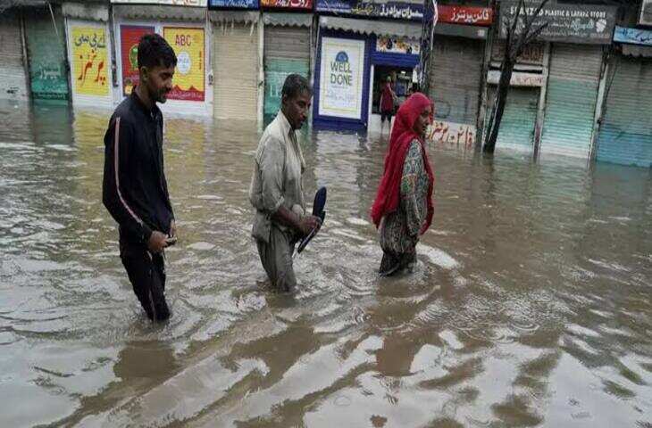 Rawalpindi Flood Video: रावलपिंडी की सड़कें बनीं दरिया, पानी में बहती दिखी गंदगी, वायरल Video देख हैरान हुए लोग