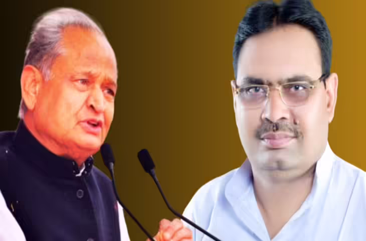 राजस्थान के पूर्व मुख्यमंत्री अशोक गहलोत ने जोधपुर जिले के धुंधाड़ा गांव में पानी की समस्या को लेकर भाजपा सरकार और उसके मंत्रियों पर तीखा हमला बोला है। गहलोत ने ग्रामीणों के खिलाफ दर्ज एफआईआर को लेकर सवाल उठाते हुए कहा कि राज्य में जनता अपनी मूलभूत जरूरतों की मांग भी नहीं कर सकती।  गहलोत ने X पर साधा निशाना  अशोक गहलोत ने सोशल मीडिया प्लेटफॉर्म X पर पोस्ट करते हुए लिखा, "पानी मांगोगे तो जेल जाओगे। राजस्थान में भाजपा सरकार का नया 'डबल इंजन' सर्कस है।"  उन्होंने आरोप लगाया कि जोधपुर के धुंधाड़ा गांव में ग्रामीणों ने केवल अपनी पानी की समस्या मंत्री के सामने रखी थी, लेकिन उनकी मांग पूरी करने के बजाय उनके खिलाफ मामला दर्ज करवा दिया गया।  मंत्री जोगाराम पटेल के गांव का मामला  गहलोत ने कहा कि धुंधाड़ा गांव, राज्य के कानून मंत्री जोगाराम पटेल का पैतृक गांव है। ग्रामीणों ने मंत्री के दौरे के दौरान क्षेत्र में लंबे समय से चली आ रही पेयजल समस्या का मुद्दा उठाया और पर्याप्त पानी उपलब्ध कराने की मांग की थी।  पूर्व मुख्यमंत्री के अनुसार, ग्रामीणों को पानी की सुविधा देने के बजाय जलदाय विभाग की ओर से उनके खिलाफ राजकार्य में बाधा डालने का मामला दर्ज कराया गया।  सरकार की कार्यशैली पर उठाए सवाल  गहलोत ने भाजपा सरकार पर निशाना साधते हुए कहा कि यदि जनता अपनी मूलभूत आवश्यकताओं, विशेषकर पेयजल जैसी जरूरी सुविधा की मांग भी नहीं कर सकती, तो यह चिंताजनक स्थिति है।  उन्होंने सवाल किया, "क्या सरकार और उसके मंत्री जनता की इस बुनियादी जरूरत को भी पूरा नहीं कर सकते?"  राजनीतिक बयानबाजी तेज  इस मुद्दे को लेकर राज्य की राजनीति गरमा गई है। विपक्ष जहां सरकार को जनता की समस्याओं के प्रति असंवेदनशील बता रहा है, वहीं सरकार की ओर से अभी तक इस मामले पर कोई विस्तृत प्रतिक्रिया सामने नहीं आई है।  पानी की समस्या बना राजनीतिक मुद्दा  राजस्थान के कई क्षेत्रों में गर्मी के मौसम के दौरान पेयजल संकट एक प्रमुख मुद्दा बना रहता है। ऐसे में धुंधाड़ा गांव का मामला अब राजनीतिक बहस का विषय बन गया है। ग्रामीणों के खिलाफ दर्ज एफआईआर और पानी की मांग को लेकर उठे विवाद पर आने वाले दिनों में राजनीतिक प्रतिक्रियाएं और तेज होने की संभावना है।  फिलहाल, ग्रामीणों की शिकायतों और प्रशासनिक कार्रवाई को लेकर चर्चा जारी है तथा सभी की नजरें सरकार की अगली प्रतिक्रिया पर टिकी हुई हैं।