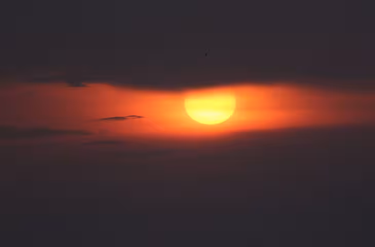 Surya Grahan 2026: मेष राशि पर पड़ेगा सूर्य ग्रहण का असर, शनि की साढ़ेसाती के बीच बढ़ सकती हैं चुनौतियां; जानें क्या कहते हैं ज्योतिष संकेत