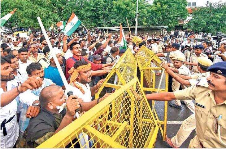 INDIA ब्लॉक के प्रदर्शन में मारपीट की घटना: नारेबाजी पर युवक की पिटाई, आंसू पोंछते हुए दिया नेपाल वाला बयान​​​​​​​