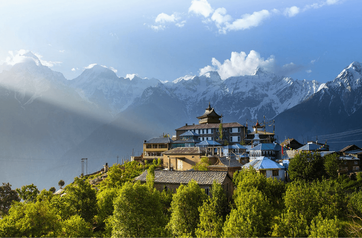 पहाड़, झीलें और बर्फीली वादियां&hellip; गर्मी से बचने के लिए परफेक्ट हैं भारत की ये 8 डेस्टिनेशन, इन गर्मियों में जरूर करे एक्सप्लोर&nbsp;