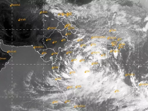 Cyclone Arnab Update: आंध्र-ओडिशा तट के करीब पहुंचा Deep Depression, कई जिलों में भारी बारिश का अलर्ट