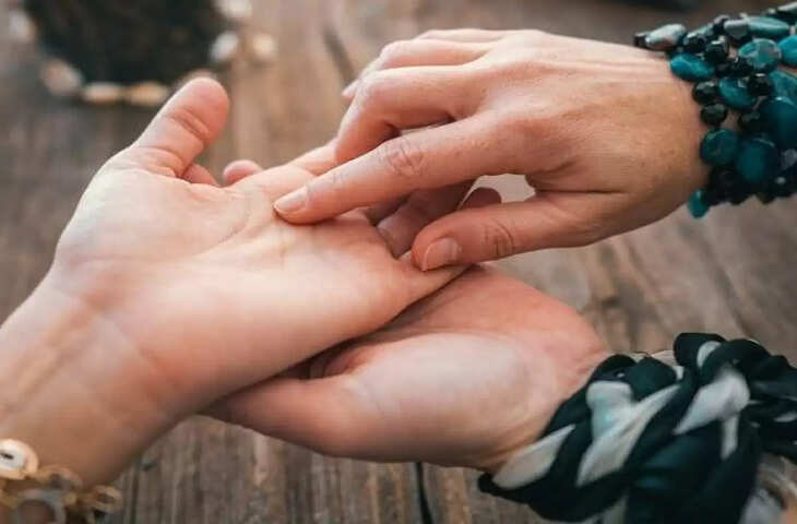 Palmistry reading know pushkal yoga in your hands&nbsp;