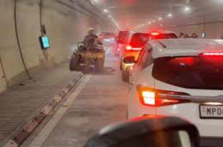 मनाली में ट्रैफिक नियमों की अनदेखी पर सख्ती: अटल टनल-रोहतांग मार्ग पर यूपी के पर्यटकों पर कार्रवाई, चालान जारी