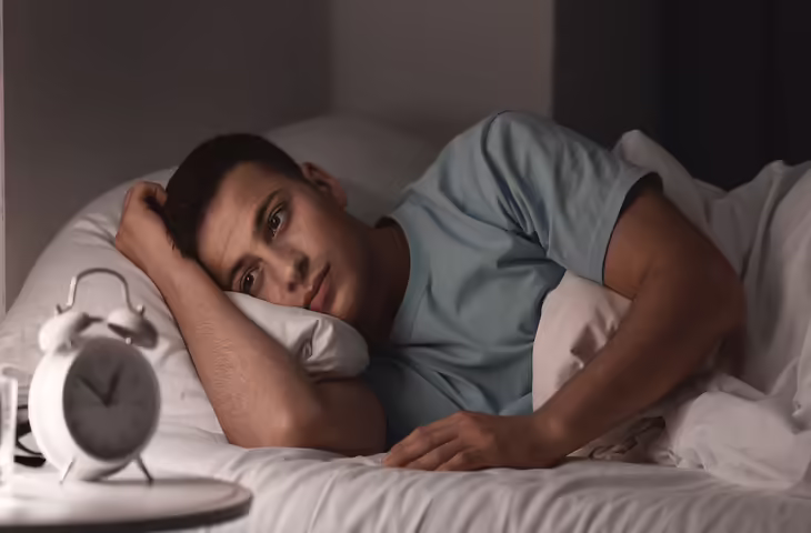 सिर्फ थकान नहीं और भी कई खतरे! जाने&nbsp;7 घंटे से कम नींद के नुकसान और इसे सुधारने के आसान तरीके