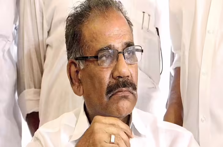 Kochi केरल के मिमिस्टर धमकाने वाले चर्च का इलाज करते हैं, लेकिन फौलादी काकबक द्वारा वश में किया जाता है