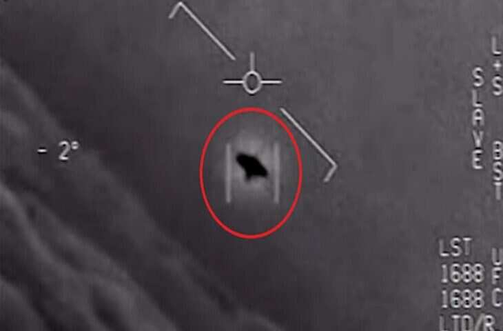 UFO Files: अमेरिका के दावे ने मचाया बवाल, स्पेसक्राफ्ट से उतरे 4 फीट लंबे रहस्यमयी जीव, पहन रखा था स्पेस सूट