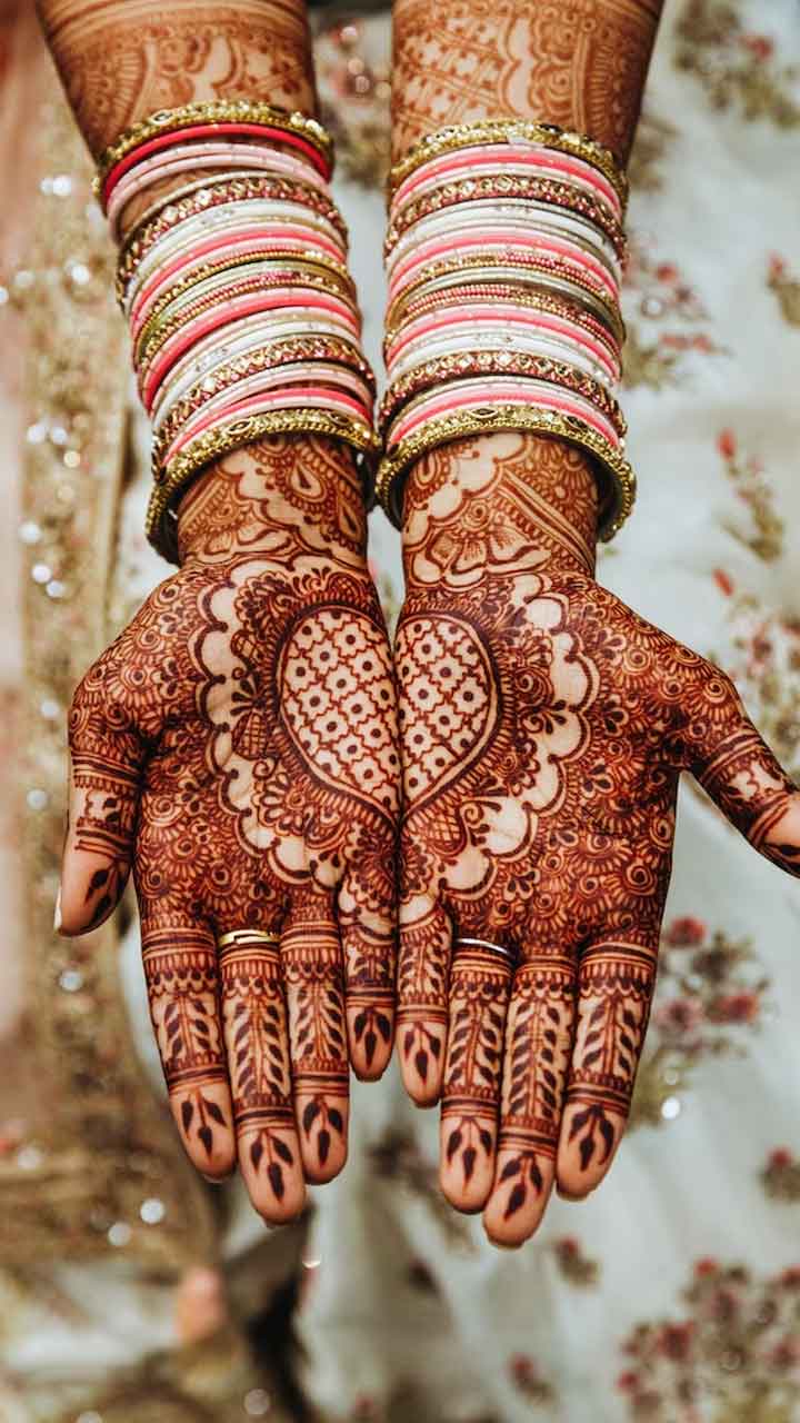 Beauty Hacks: useful natural tips to remove henna from hands Natural ways  to make mehendi fade faster from hands how to make heena colour fader from  your handsBeauty Hacks:useful natural tips to