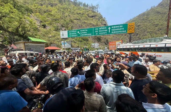कर्णप्रयाग में सिख श्रद्धालुओं और स्थानीय लोगों के बीच झड़प, तलवारबाजी में कई घायल; बदरीनाथ यात्रा घंटों प्रभावित