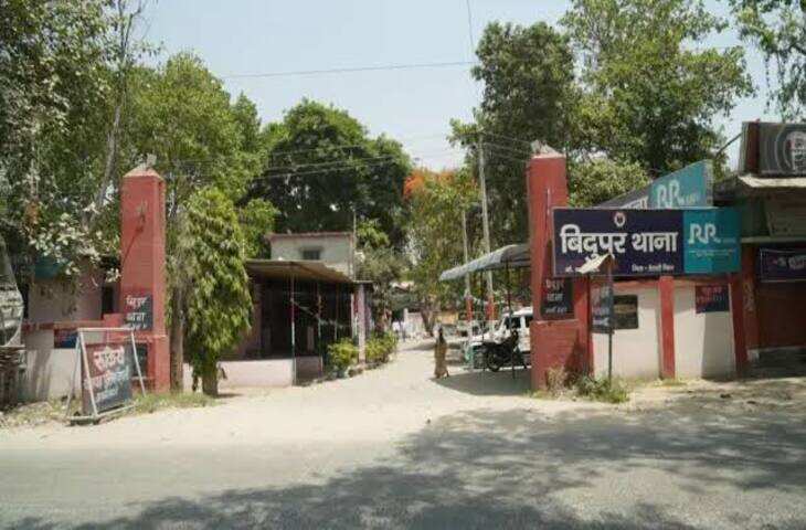 समस्तीपुर में नाबालिग लड़की से सड़क पर बदसलूकी, लड़कों ने हाथ-बाल खींचकर किया परेशान; वीडियो सामने आने के बाद जांच