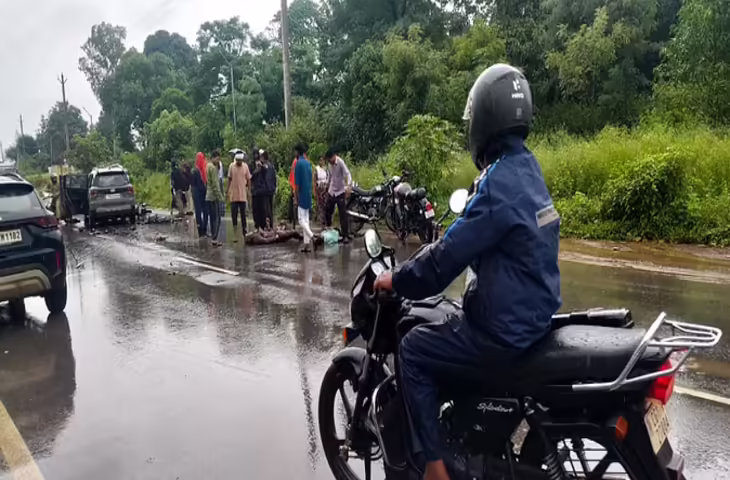 जगदलपुर में NH-30 पर भीषण हादसा, तेज रफ्तार कार ने बाइक सवारों को मारी टक्कर, 3 गंभीर घायल