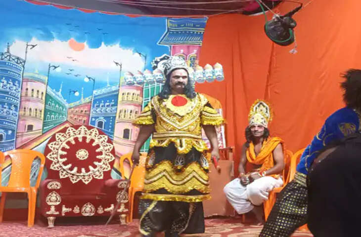 जौनपुर में रामलीला के दौरान हुआ लंका दहन, अशोक वाटिका उजाड़ने और रावण-हनुमान संवाद का मंचन देख दर्शक हुए भावविभोर